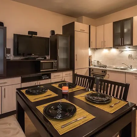 Charming, Fully-furnished, 2-bedroom Apartment