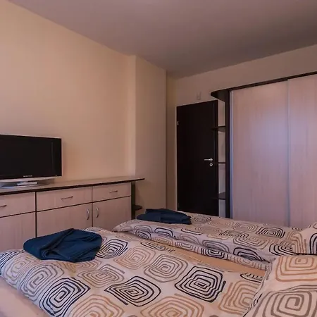 Charming, Fully-furnished, 2-bedroom