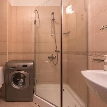 Charming, Fully-furnished, 2-bedroom By Flat Mаnager 班斯科