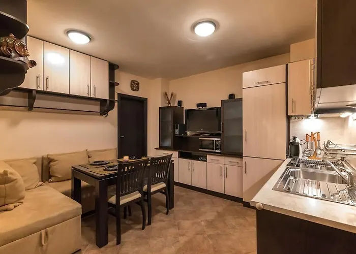 Charming, Fully-furnished, 2-bedroom By Flat Mаnager